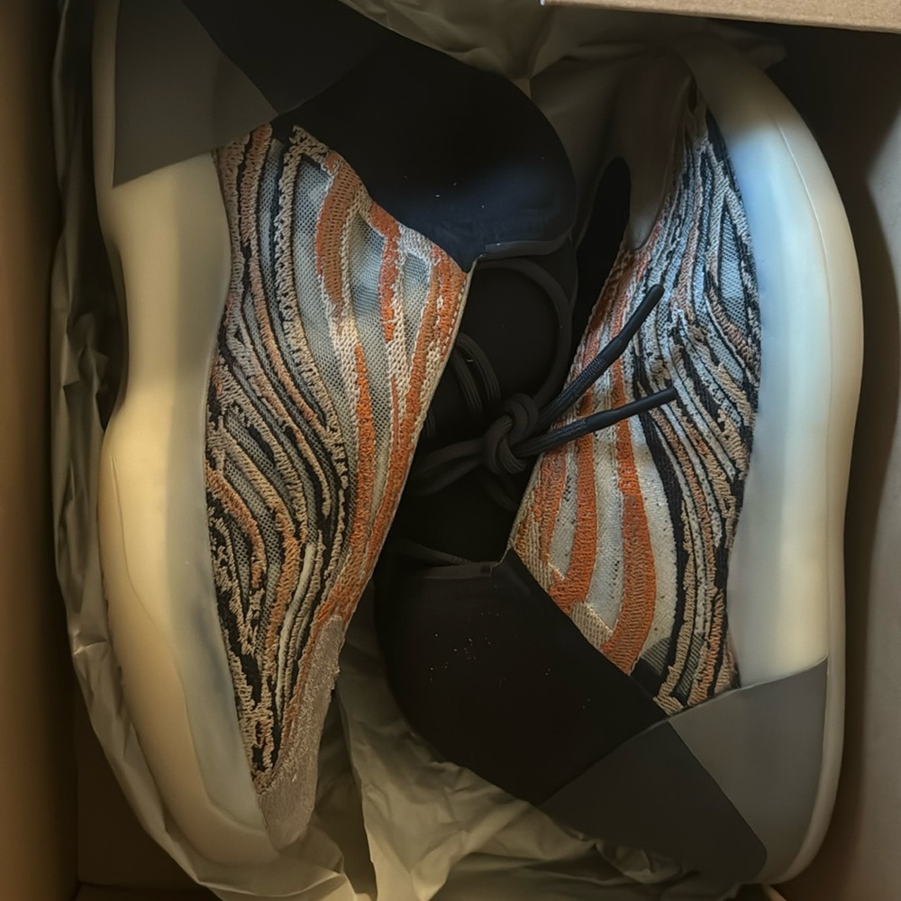 YZY QNTM Sneakers